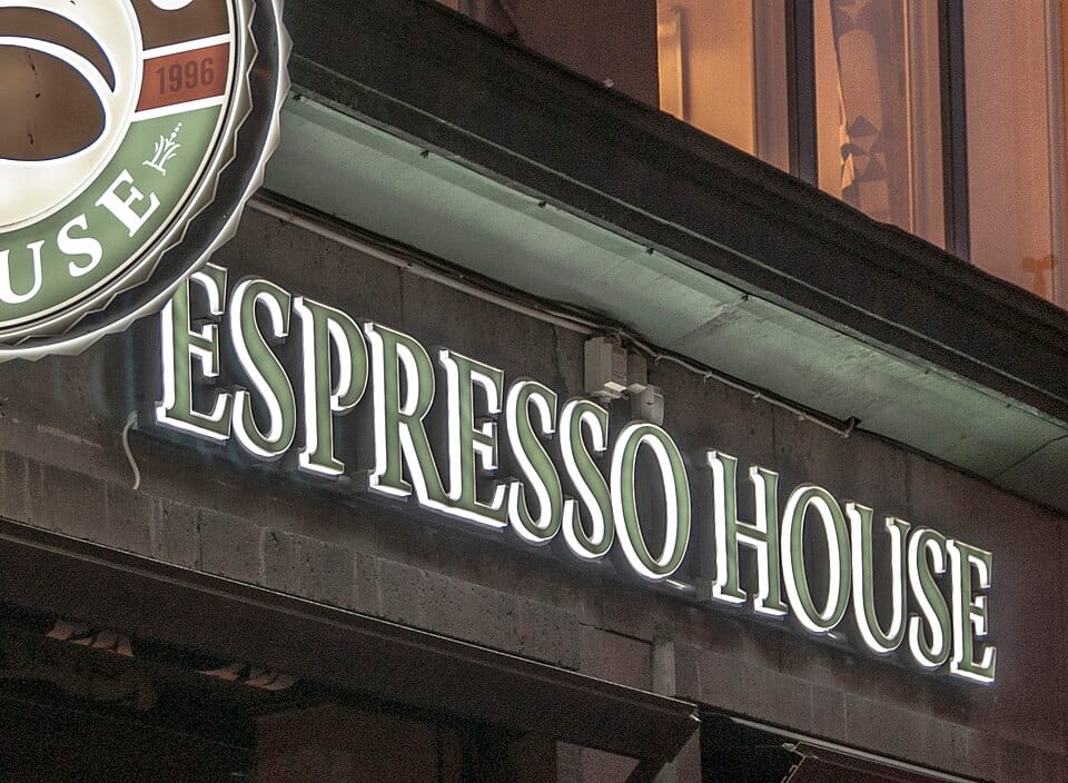 Rauswurf wegen Israel-Flagge: Skandal um Espresso House