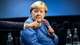 Angela, halt einfach den Mund!